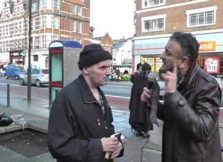 British Man Converts to Islam – Street Dawah (Live)